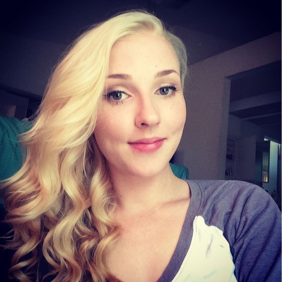 Meet your Posher, Renee - Picture 1 of 1